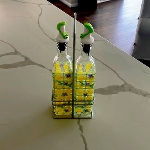 Pfaltzgraff summerbreeze pattern oil and vinegar pourer set